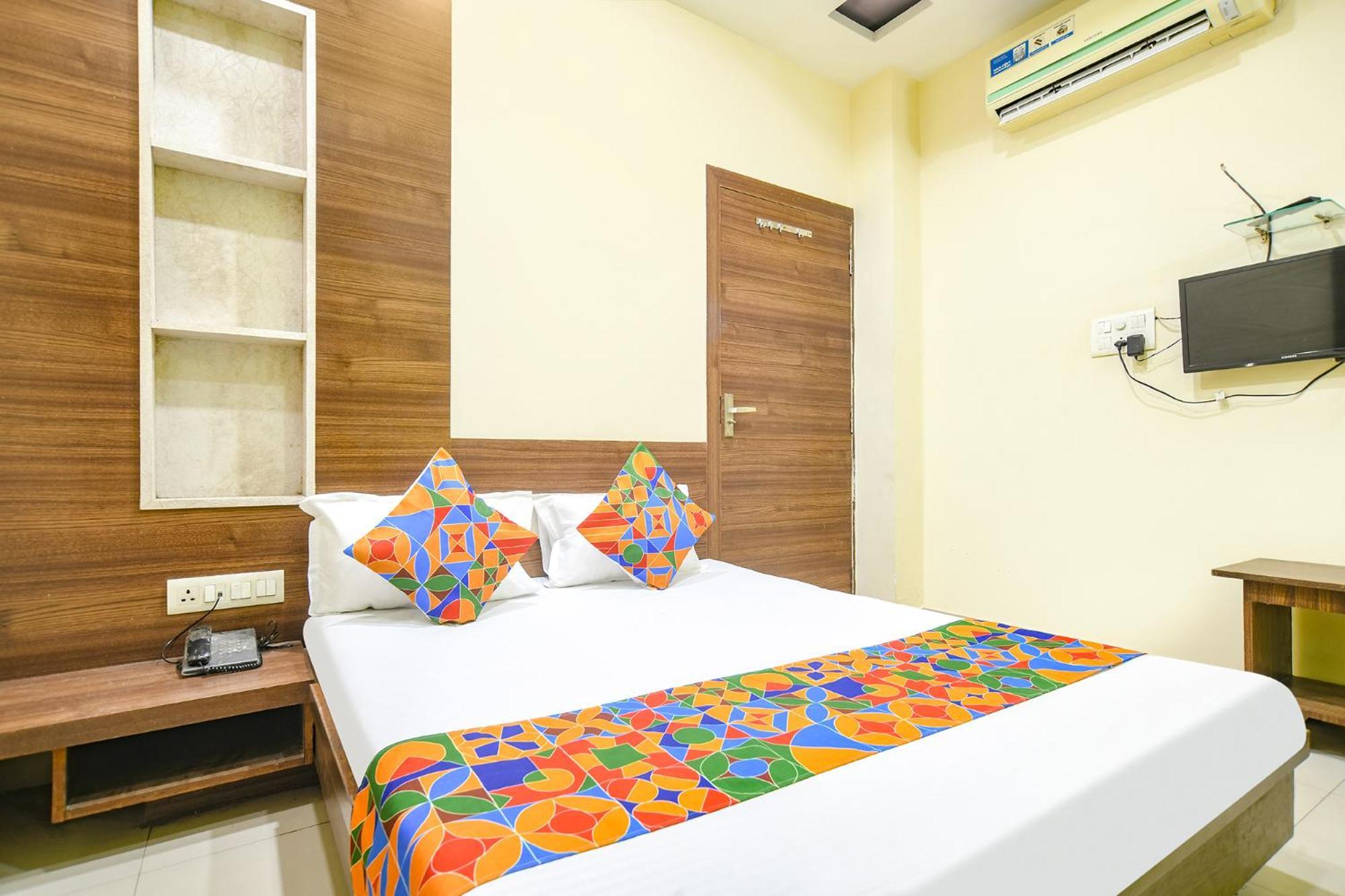 Fabexpress Blue Star Hotel Уджайн Екстериор снимка