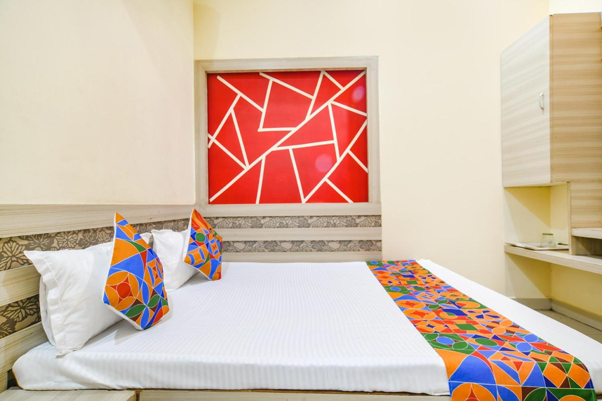 Fabexpress Blue Star Hotel Уджайн Екстериор снимка