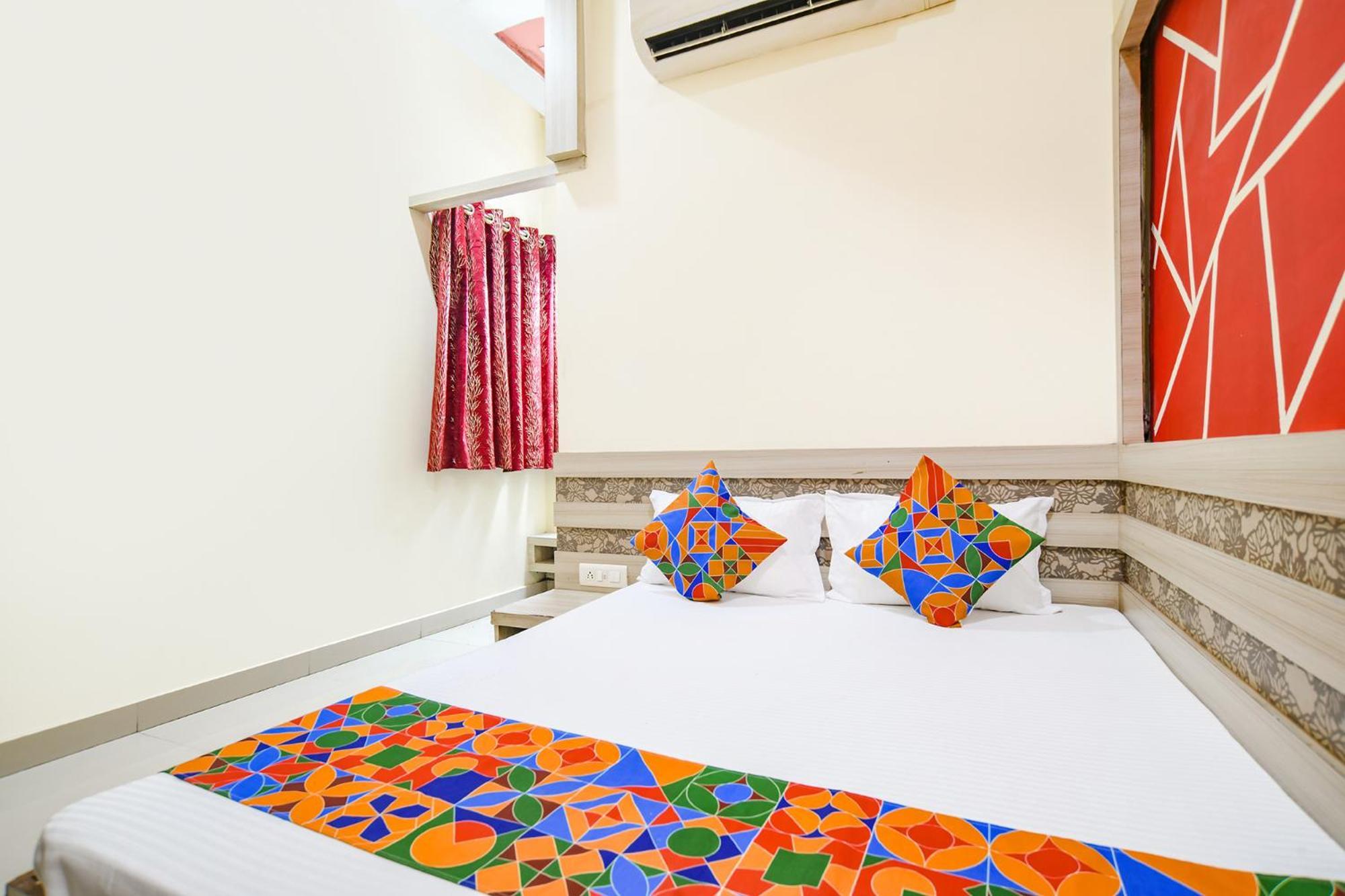 Fabexpress Blue Star Hotel Уджайн Екстериор снимка