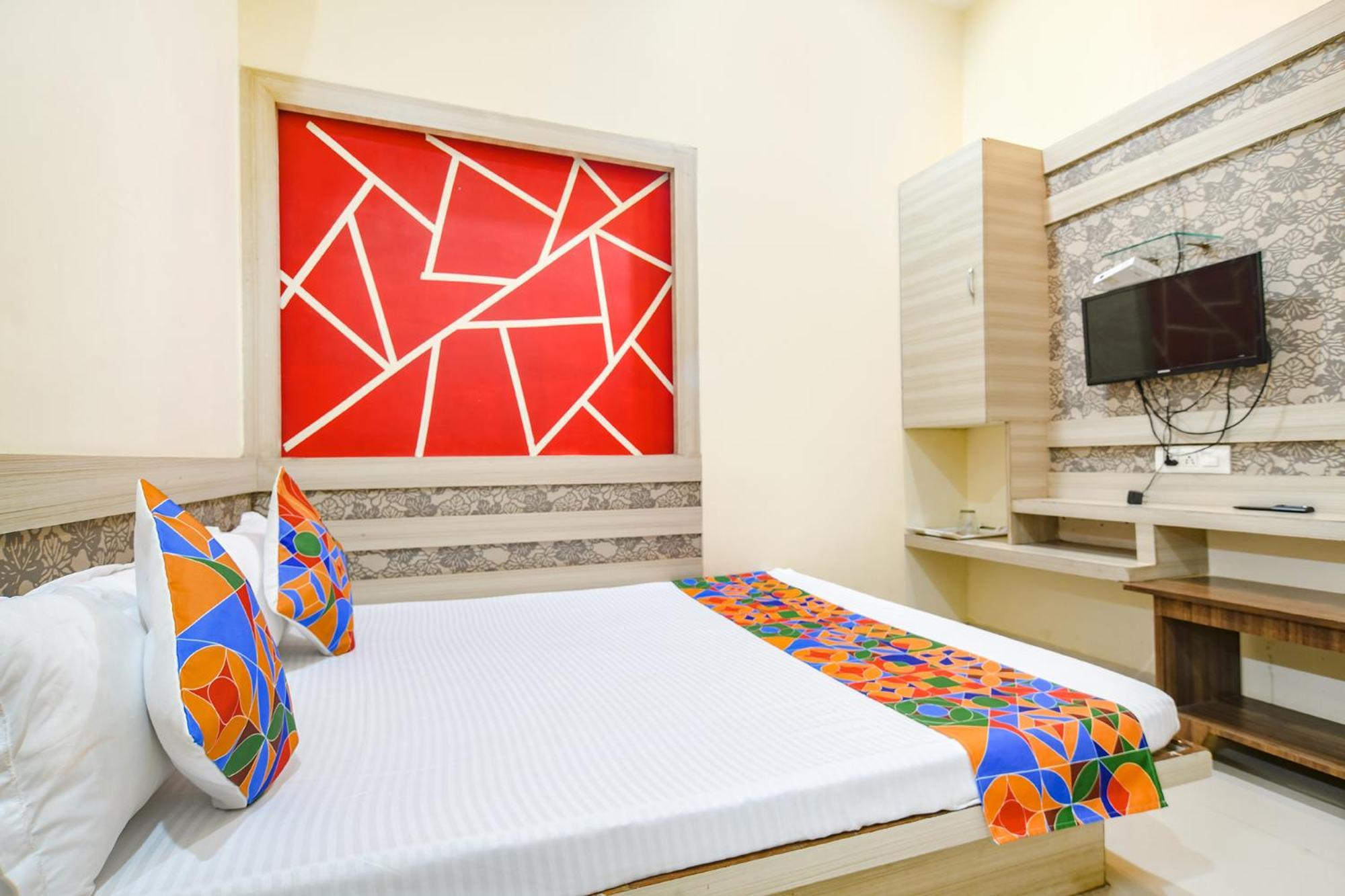 Fabexpress Blue Star Hotel Уджайн Екстериор снимка