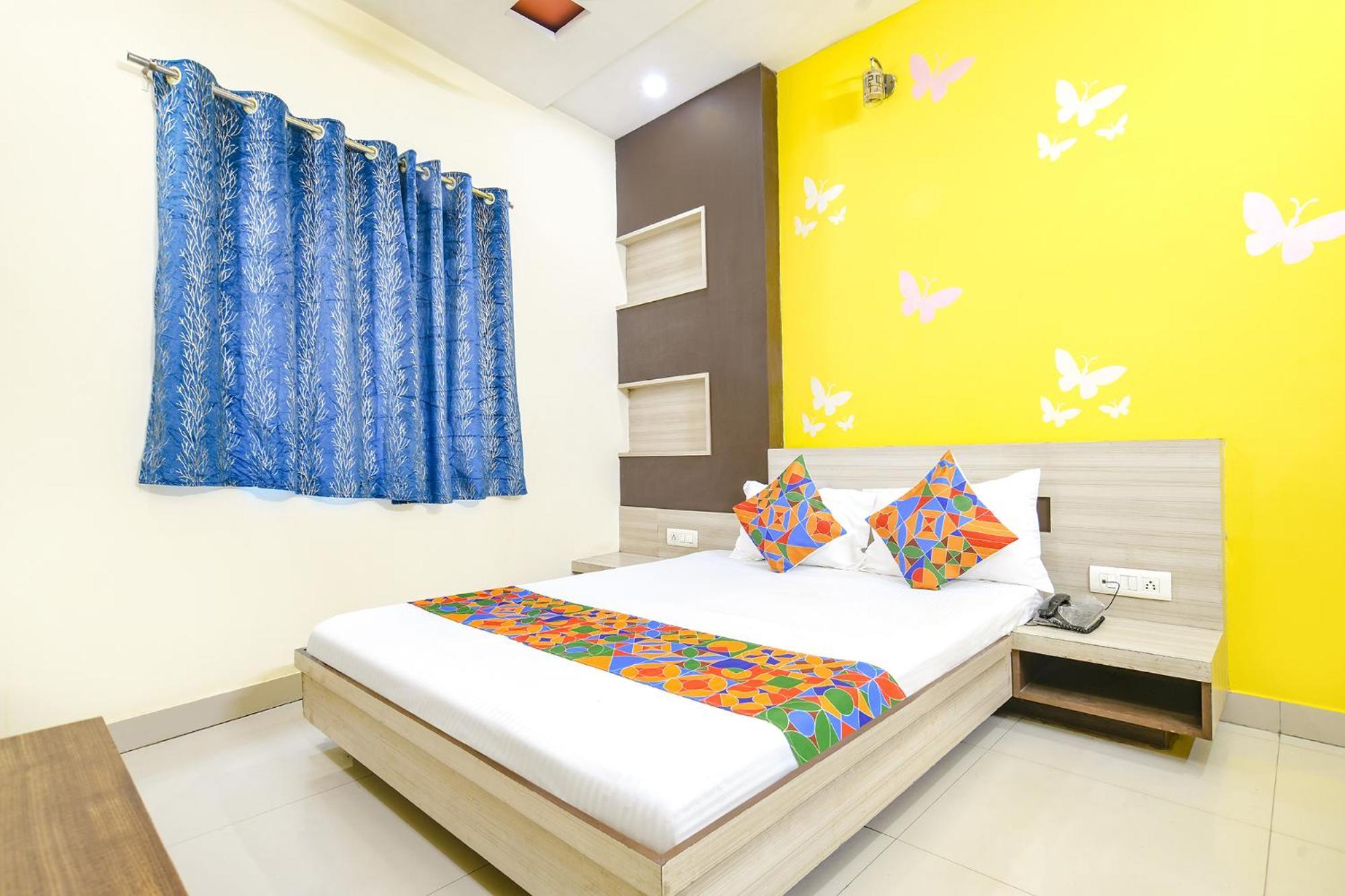 Fabexpress Blue Star Hotel Уджайн Екстериор снимка