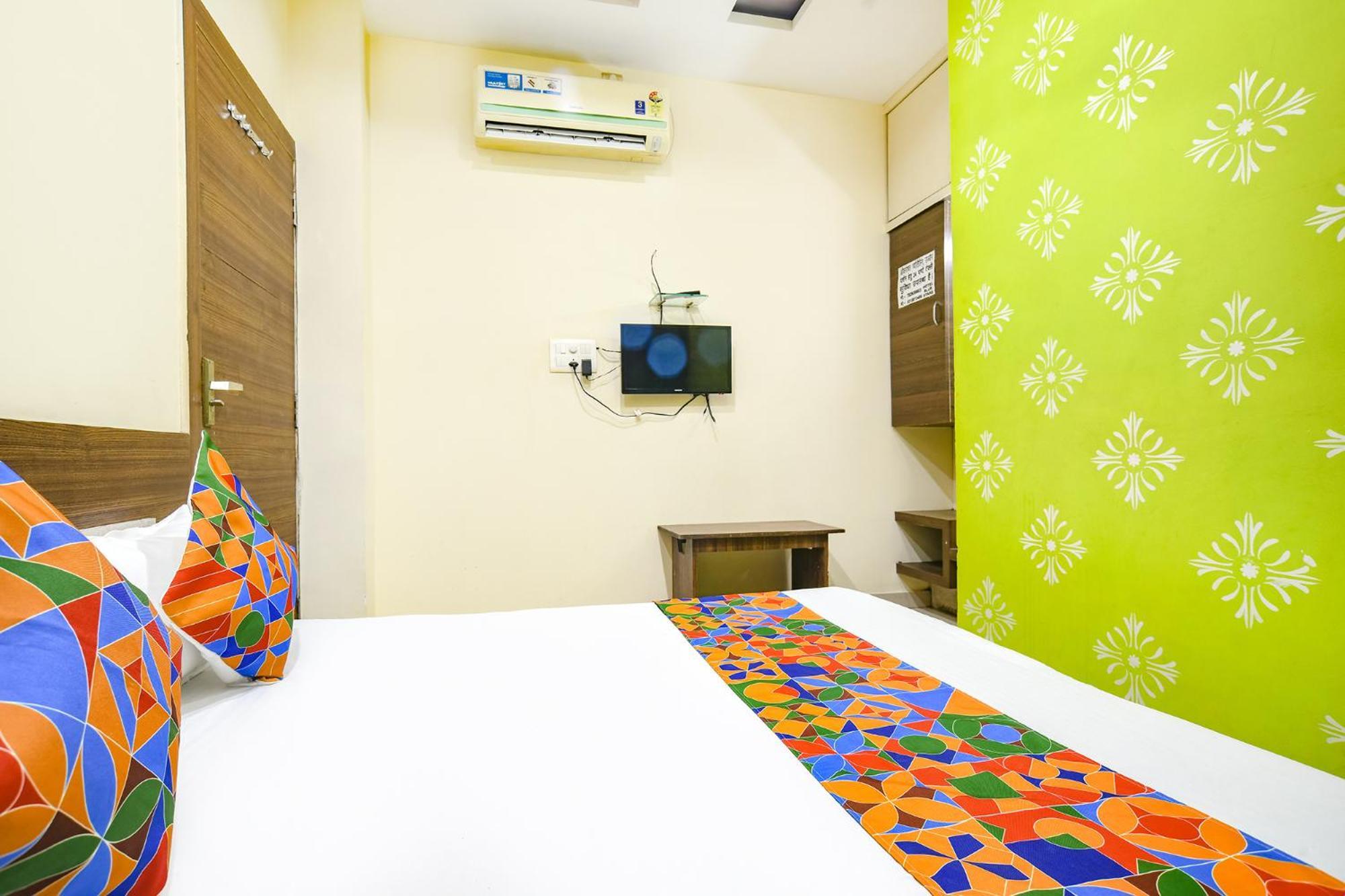 Fabexpress Blue Star Hotel Уджайн Екстериор снимка