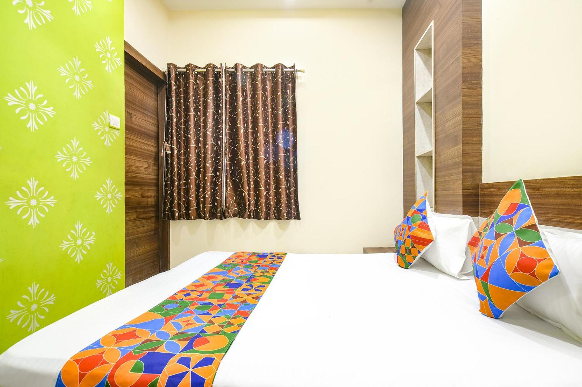 Fabexpress Blue Star Hotel Уджайн Екстериор снимка