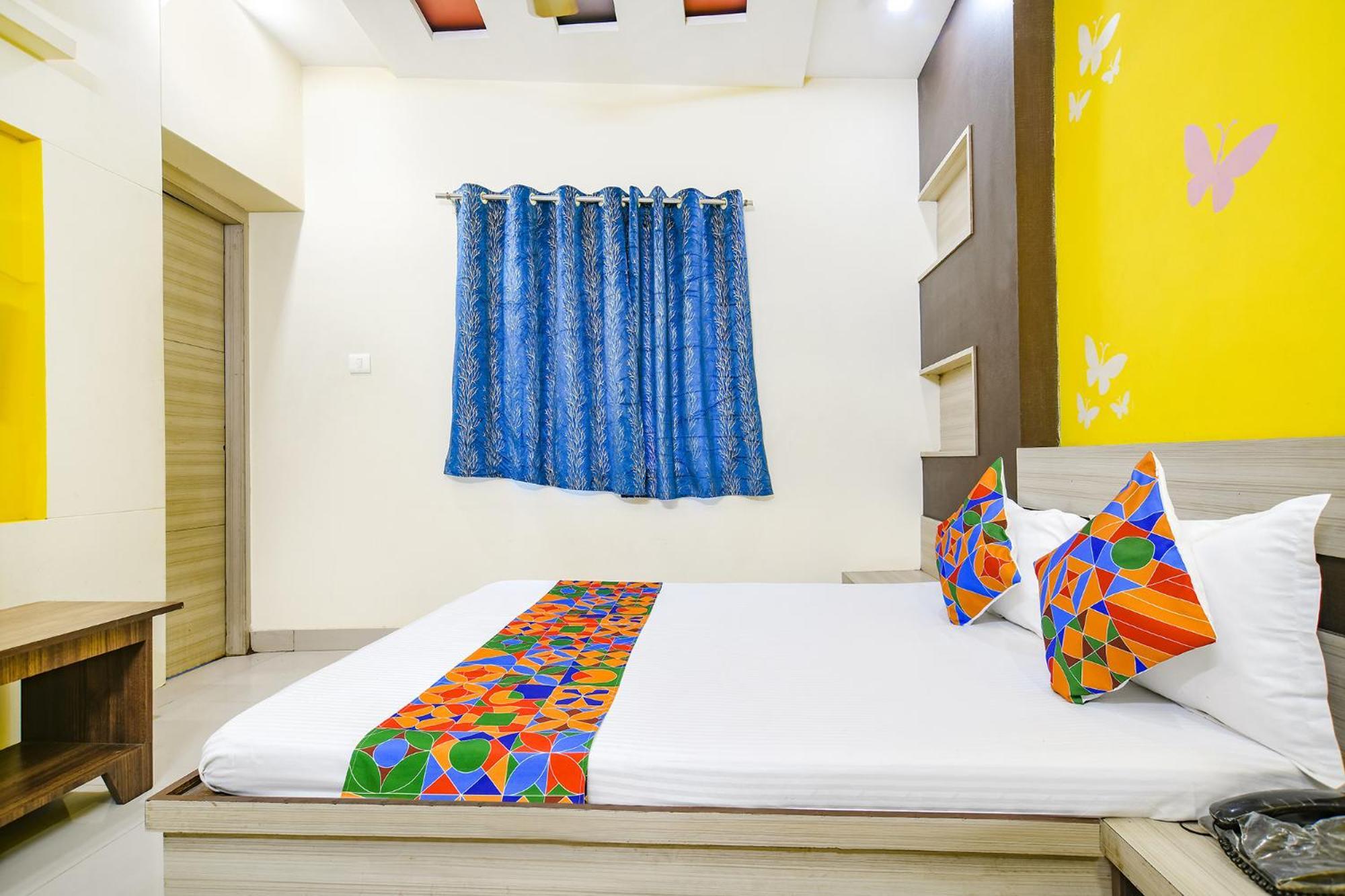 Fabexpress Blue Star Hotel Уджайн Екстериор снимка